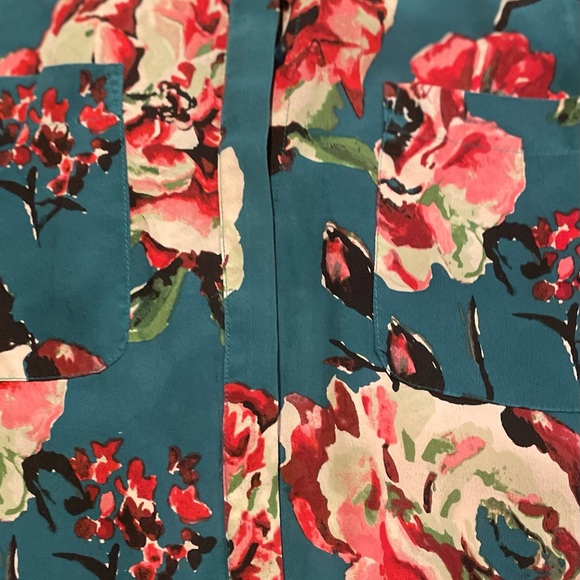 Lucky Brand Green Blouse with Pink Florals Buttoned Style and Mandarin Collar - Picture 3 of 5